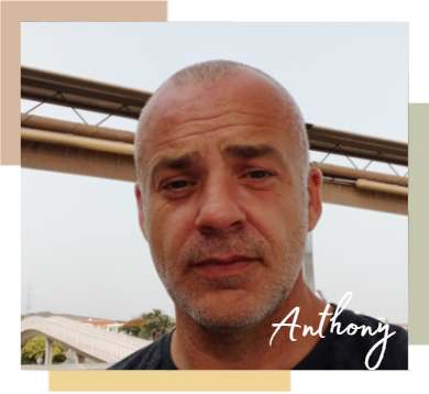 Anthony voyant qui répond par mail